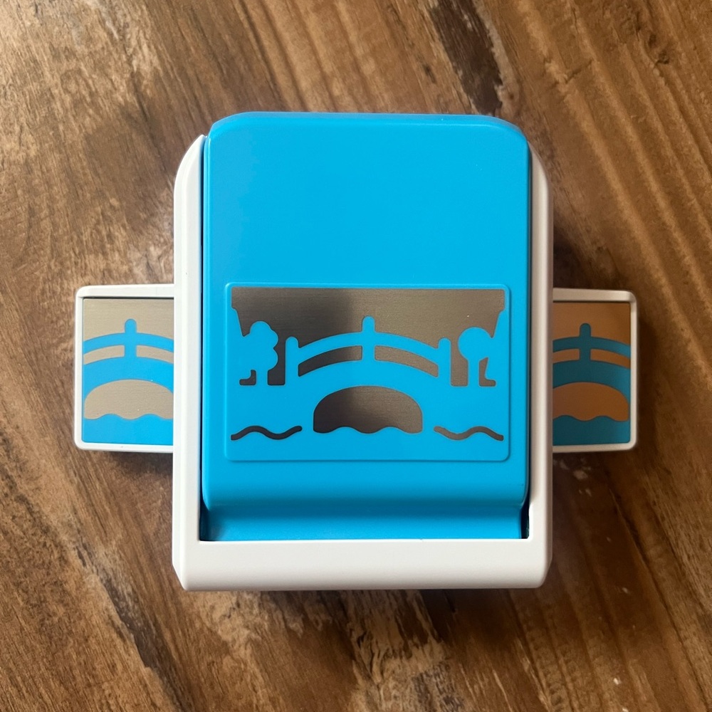 CREATIVE MEMORIES BRIDGE AND TREES BORDER PUNCH
